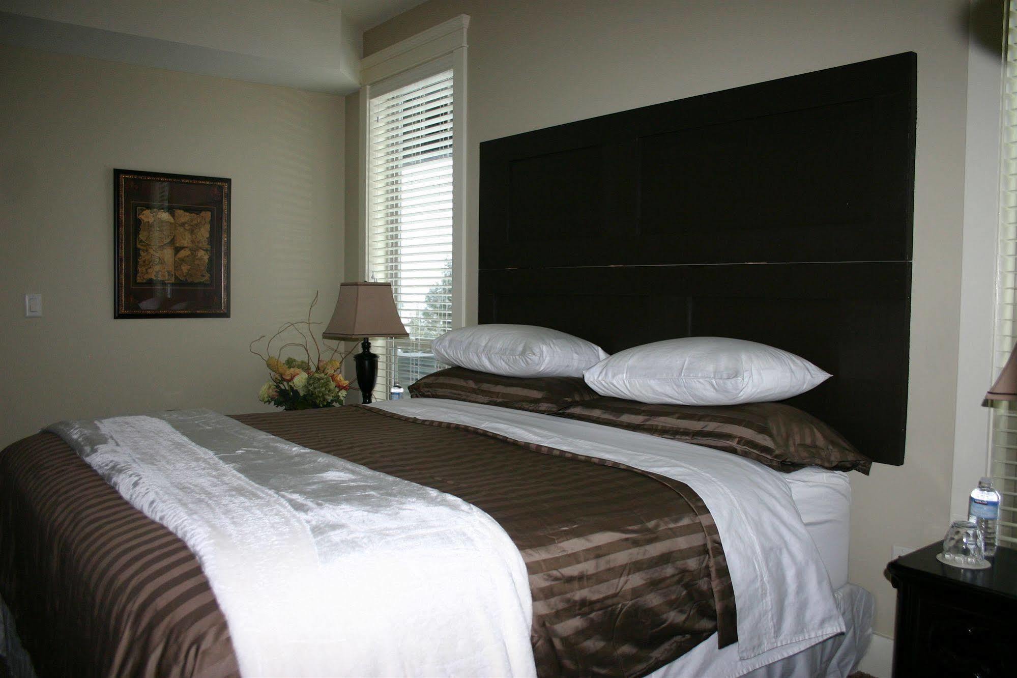 The Guest Suite On The Fairways Kelowna Exterior photo